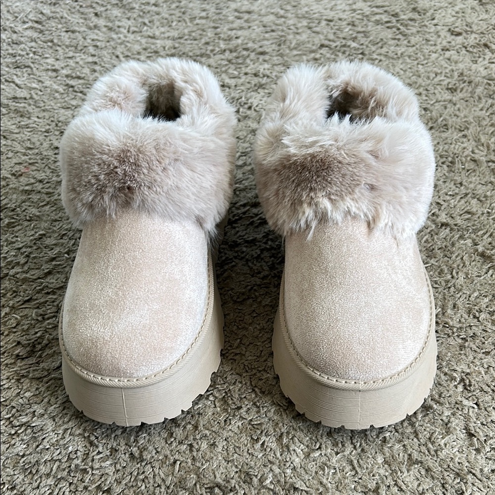 SHEIN Cream Winter Boots with Faux Fur